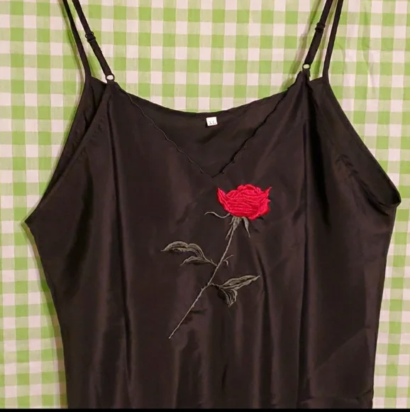 Satin like nightie with red rose stitched on - Picture 9 of 12